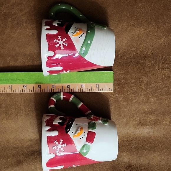 VINTAGE Pair of Red Ceramic Snowman Mugs by "TII Collections", 13 oz - Picture 7 of 10